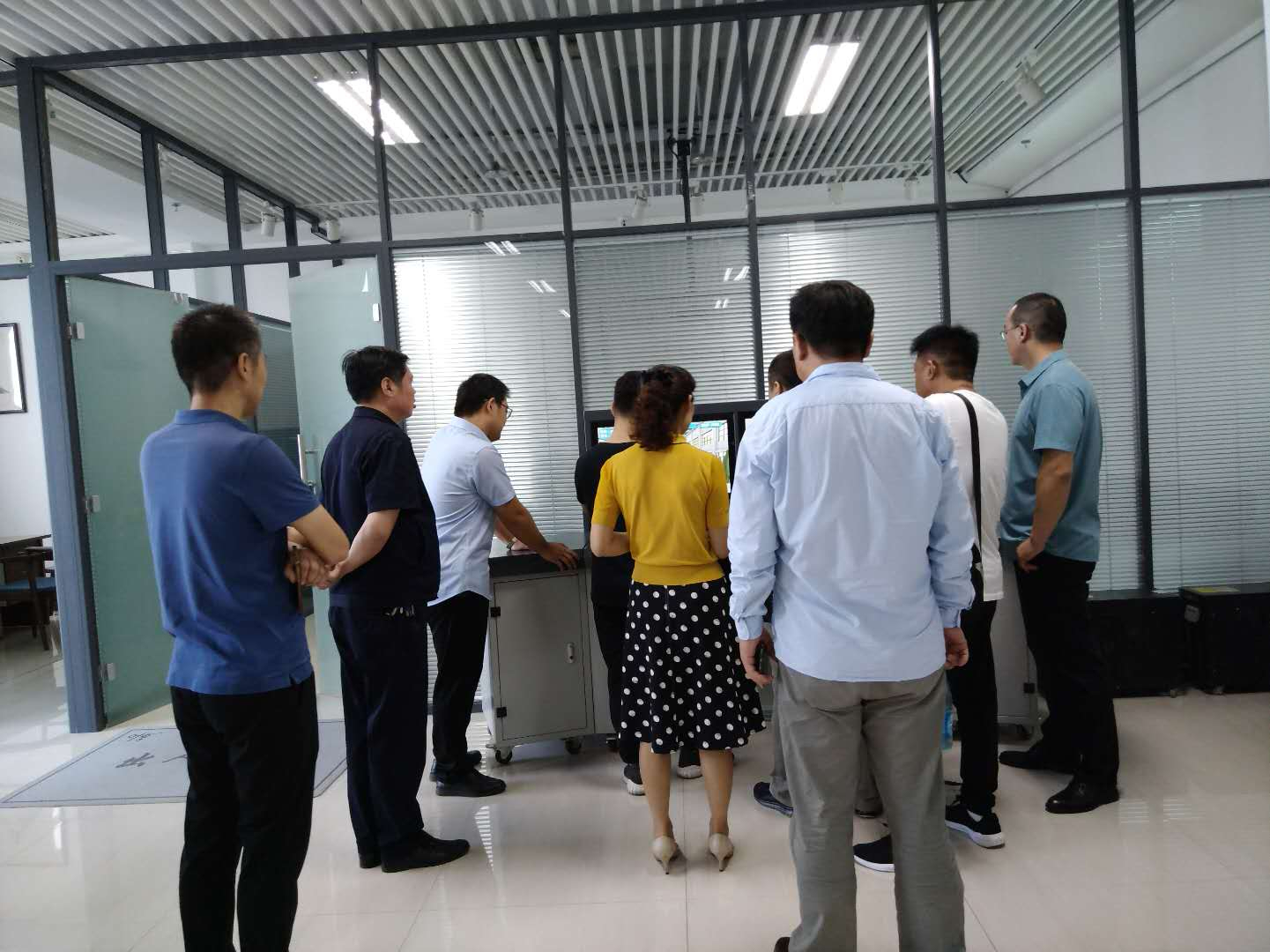 熱烈歡迎各位領(lǐng)導蒞臨本公司觀摩指導工作！